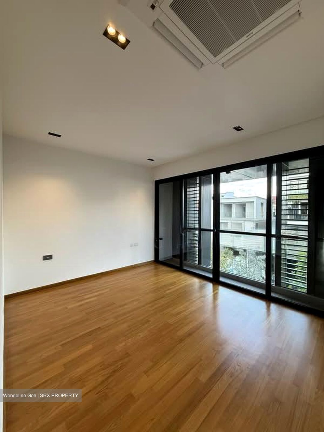 Sembawang Straits Estate (D27), Terrace #581117051
